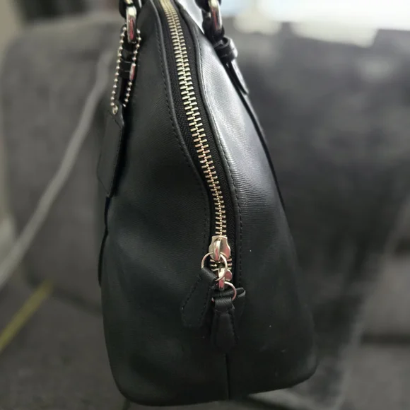 Coach Black Leather Women's Bag - Picture 7 of 8